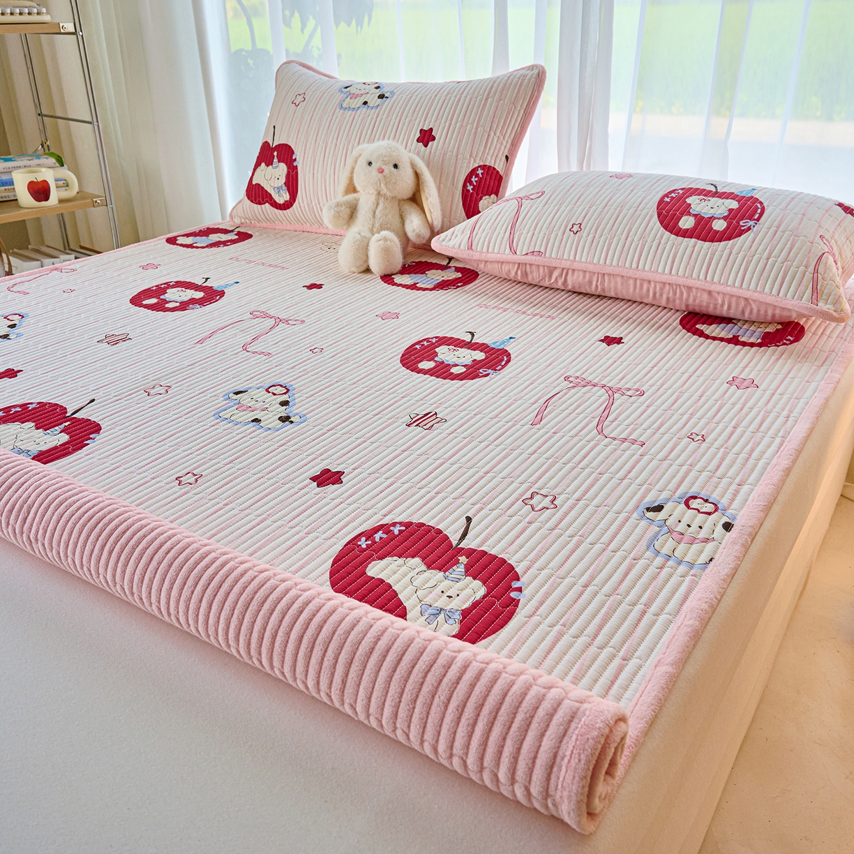 91家纺网 家纺一手货源 找家纺 小叮当家纺仓储工厂店 2025新款棉加绒床垫一面全棉一面牛奶绒床褥垫软床垫床盖四季通用 甜心苹果派（A棉B绒）