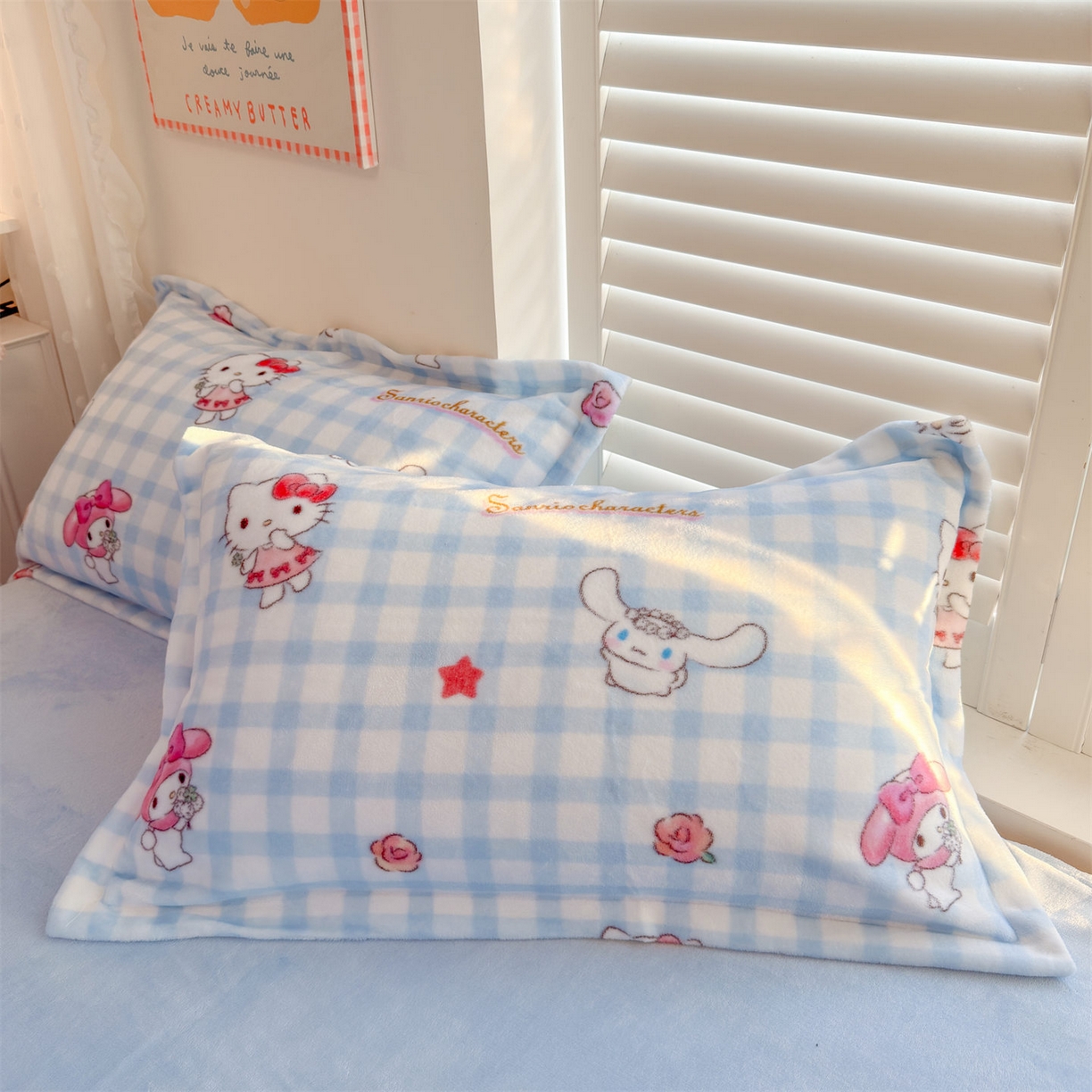 91家纺网 家纺一手货源 找家纺 名兮家居 2025新款经典奥特曼-三丽鸥加厚牛奶绒单被套 蓝格萌宠