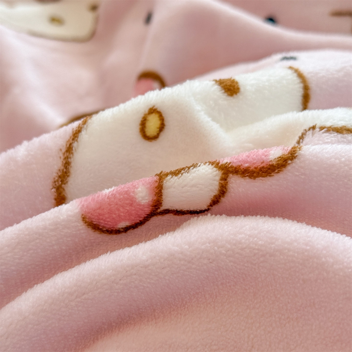 91家纺网 家纺一手货源 找家纺 名兮家居 2025新款经典奥特曼-三丽鸥加厚牛奶绒单被套 美美kt