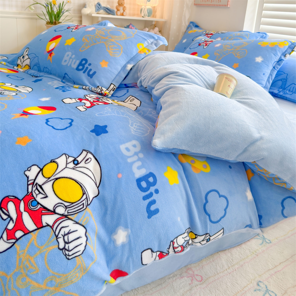91家纺网 家纺一手货源 找家纺 名兮家居 2025新款经典奥特曼-三丽鸥加厚牛奶绒单被套 闪电艾斯