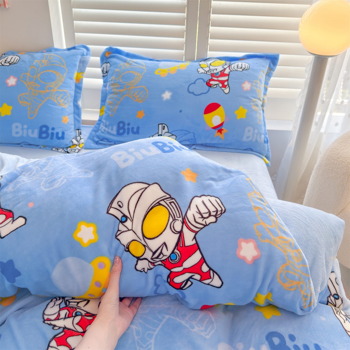 91家纺网 家纺一手货源 找家纺 名兮家居 2025新款经典奥特曼-三丽鸥加厚牛奶绒单被套 闪电艾斯