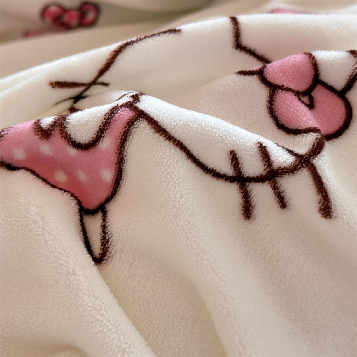 91家纺网 家纺一手货源 找家纺 名兮家居 2025新款经典奥特曼-三丽鸥加厚牛奶绒单被套 甜心kt