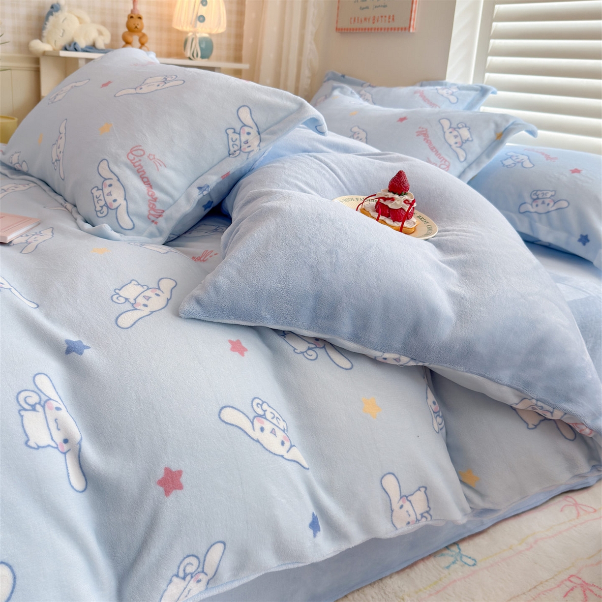 91家纺网 家纺一手货源 找家纺 名兮家居 2025新款经典奥特曼-三丽鸥加厚牛奶绒单被套 星星大耳狗