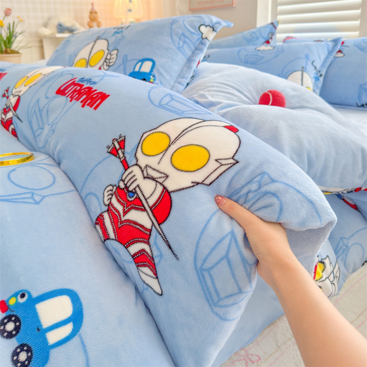91家纺网 家纺一手货源 找家纺 名兮家居 2025新款经典奥特曼-三丽鸥加厚牛奶绒单被套 云朵奥特曼