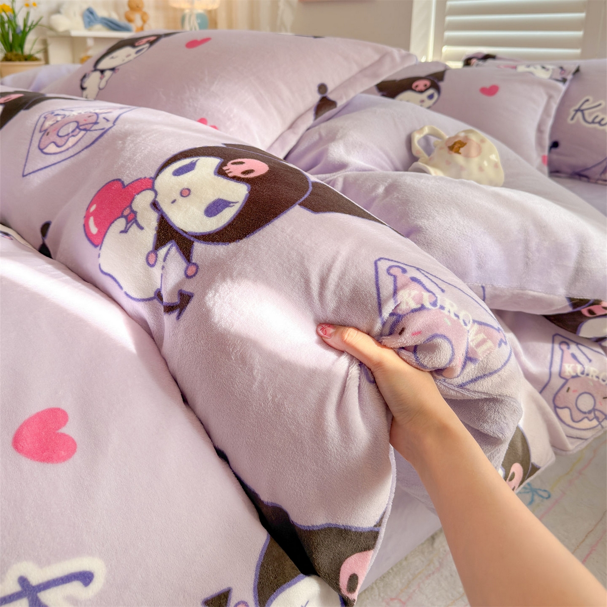 91家纺网 家纺一手货源 找家纺 名兮家居 2025新款经典奥特曼-三丽鸥加厚牛奶绒单被套 紫色库洛米