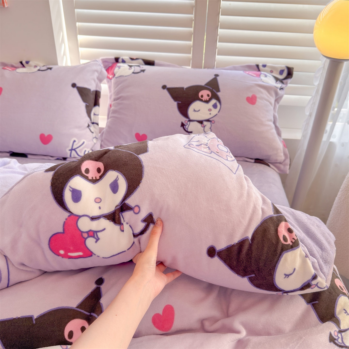 91家纺网 家纺一手货源 找家纺 名兮家居 2025新款经典奥特曼-三丽鸥加厚牛奶绒单被套 紫色库洛米