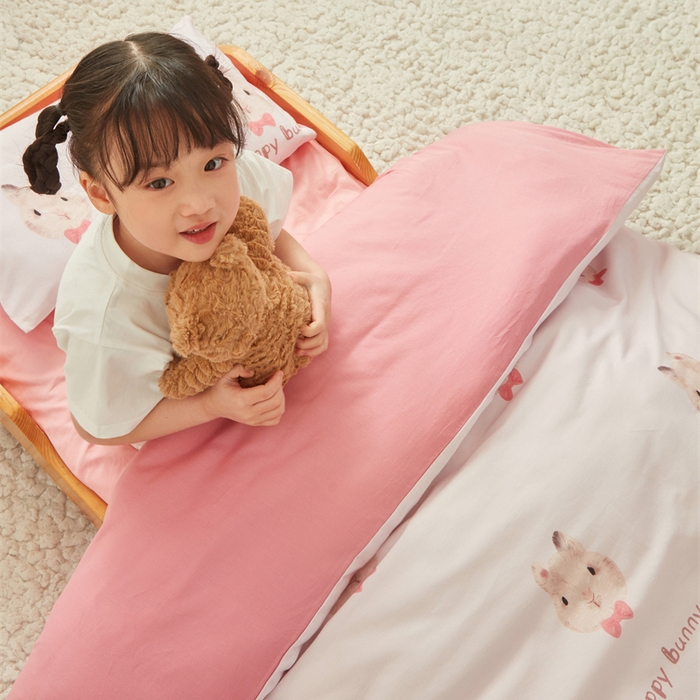 91家纺网 家纺一手货源 找家纺 艾佳宝贝 2025新款A类全棉多功能可拆卸儿童盖毯四季被子 乖萌甜兔