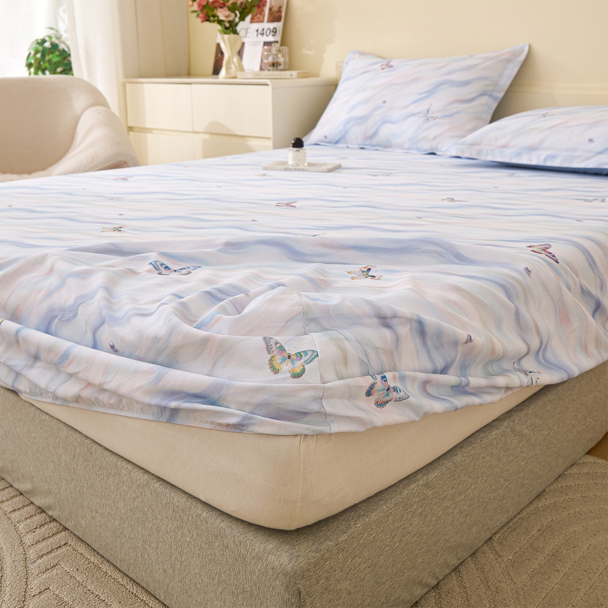 91家纺网 家纺一手货源 找家纺 元元家居（元元被业） 2025秋冬新款全棉纯棉磨毛印花单床笠 蝶梦星河