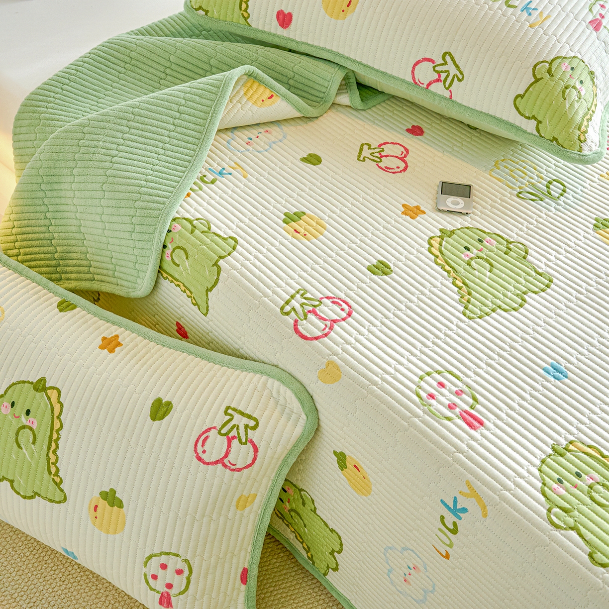 91家纺网 家纺一手货源 找家纺 小叮当家纺仓储工厂店 2025新款A版全棉B版牛奶绒床盖系列单床盖床盖单件 幸运独角龙（A棉B绒）