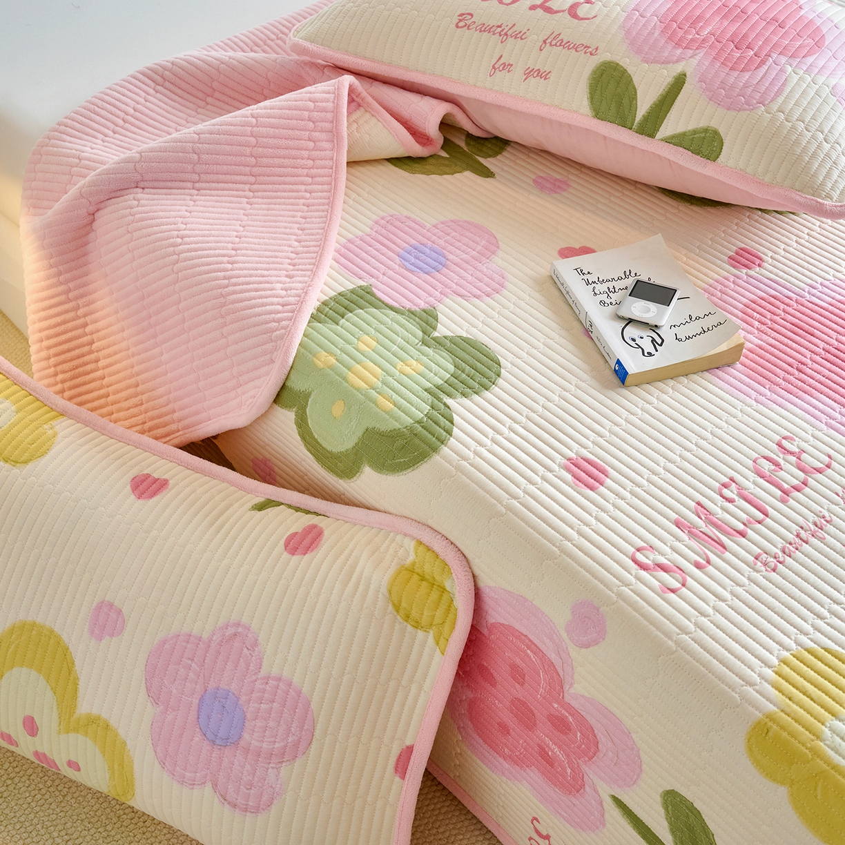 91家纺网 家纺一手货源 找家纺 小叮当家纺仓储工厂店 2025新款A版全棉B版牛奶绒床盖系列单床盖床盖单件 贝利花都（A棉B绒）