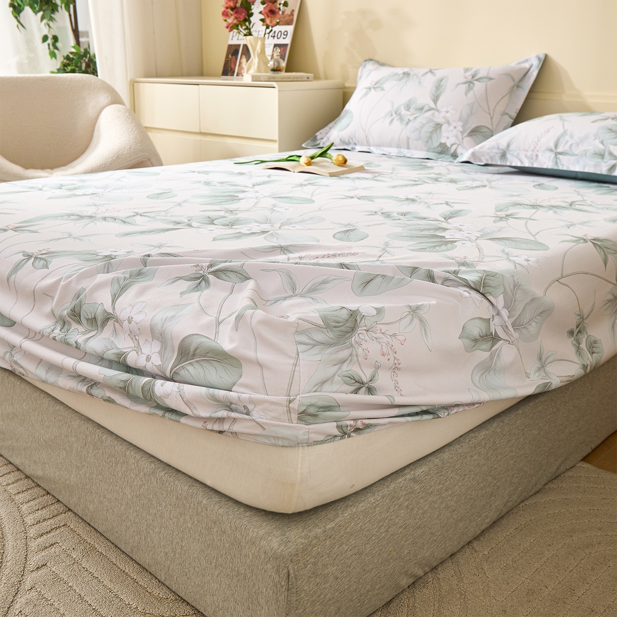 91家纺网 家纺一手货源 找家纺 元元家居（元元被业） 2025秋冬新款全棉纯棉磨毛印花单床笠 落叶白霜