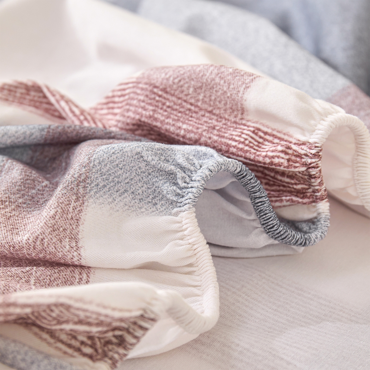 91家纺网 家纺一手货源 找家纺 元元家居（元元被业） 2025秋冬新款全棉纯棉磨毛印花单床笠 佩德拉