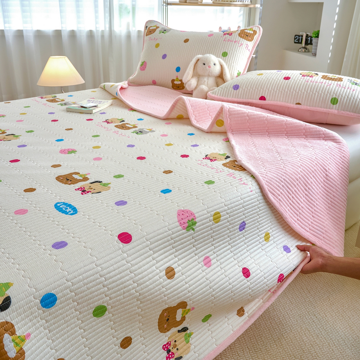 91家纺网 家纺一手货源 找家纺 小叮当家纺仓储工厂店 2025新款A版全棉B版牛奶绒床盖系列单床盖床盖单件 冒险家（A棉B绒）