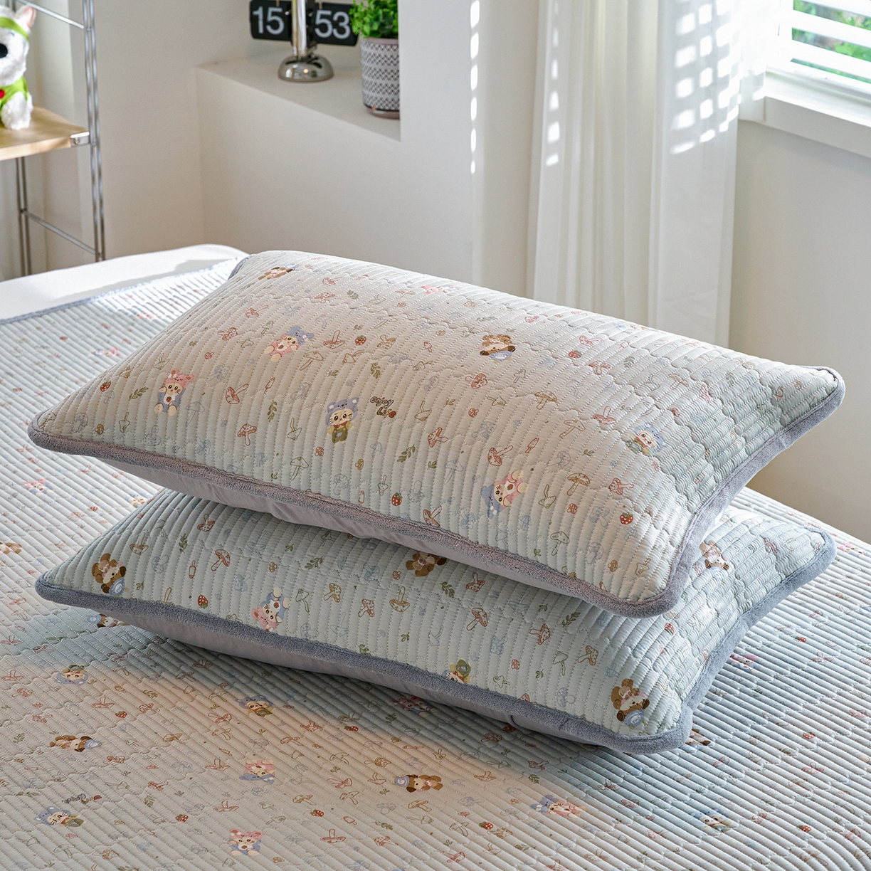 91家纺网 家纺一手货源 找家纺 小叮当家纺仓储工厂店 2025新款A版全棉B版牛奶绒床盖系列单床盖床盖单件 蘑菇小镇（A棉B绒）