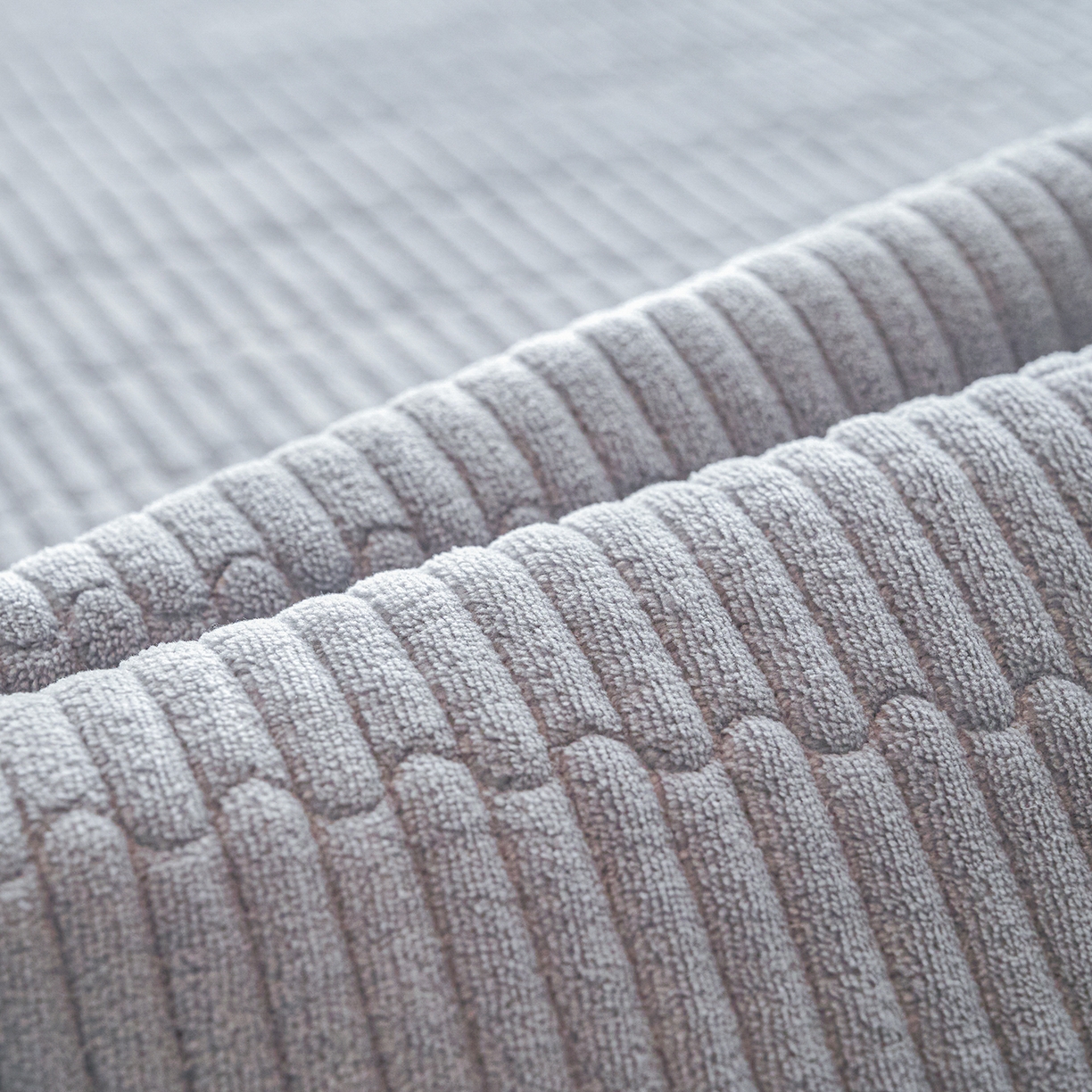 91家纺网 家纺一手货源 找家纺 小叮当家纺仓储工厂店 2025新款A版全棉B版牛奶绒床盖系列单床盖床盖单件 蘑菇小镇（A棉B绒）