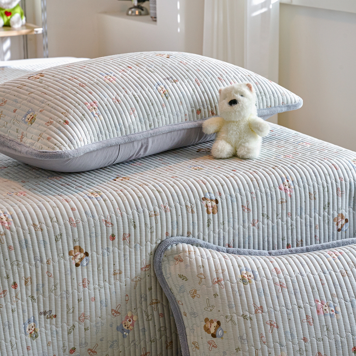 91家纺网 家纺一手货源 找家纺 小叮当家纺仓储工厂店 2025新款A版全棉B版牛奶绒床盖系列单床盖床盖单件 蘑菇小镇（A棉B绒）