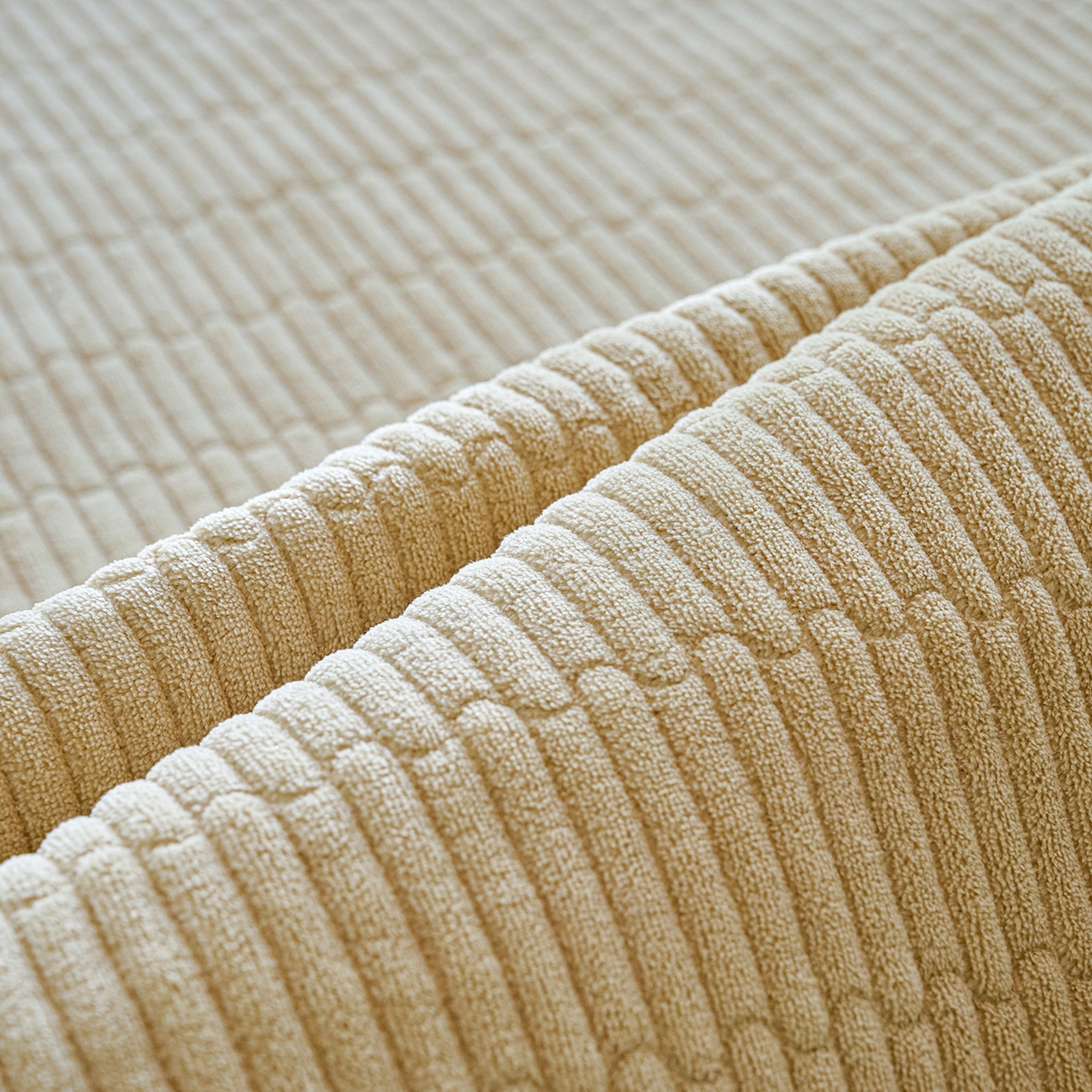 91家纺网 家纺一手货源 找家纺 小叮当家纺仓储工厂店 2025新款A版全棉B版牛奶绒床盖系列单床盖床盖单件 春游兔兔（A棉B绒）