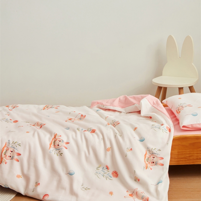 91家纺网 家纺一手货源 找家纺 艾佳宝贝 2025新款A类全棉多功能可拆卸儿童盖毯四季被子 春日游玩