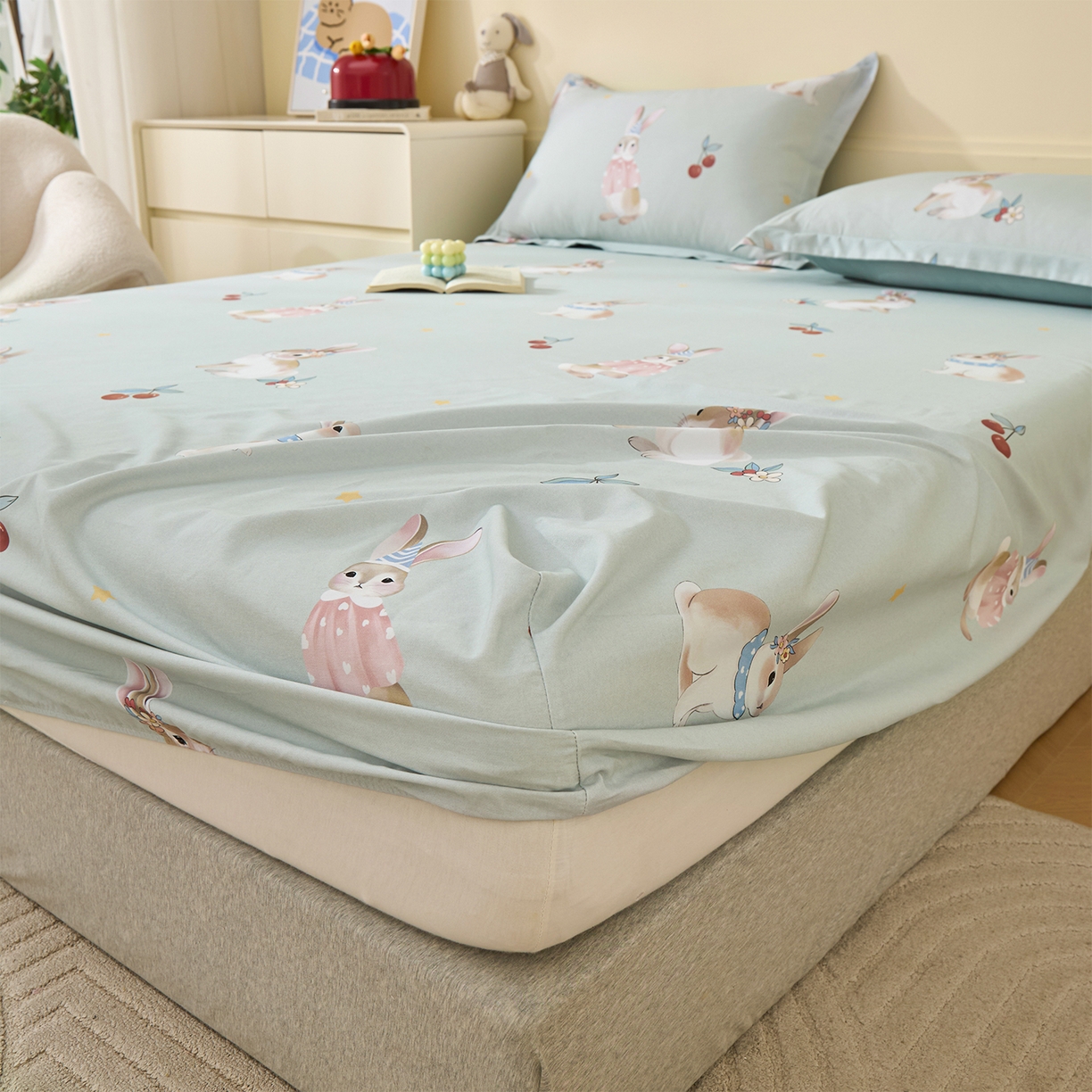 91家纺网 家纺一手货源 找家纺 元元家居（元元被业） 2025秋冬新款全棉纯棉磨毛印花单床笠 小萌免