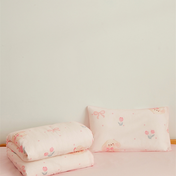 91家纺网 家纺一手货源 找家纺 艾佳宝贝 2025新款A类全棉多功能可拆卸儿童盖毯四季被子 小香兔