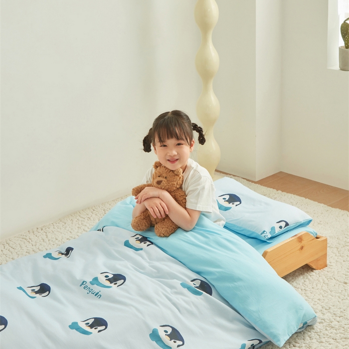 91家纺网 家纺一手货源 找家纺 艾佳宝贝 2025新款A类全棉多功能可拆卸儿童盖毯四季被子 乖萌小企鹅