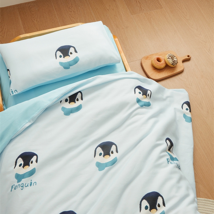 91家纺网 家纺一手货源 找家纺 艾佳宝贝 2025新款A类全棉多功能可拆卸儿童盖毯四季被子 乖萌小企鹅