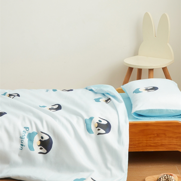 91家纺网 家纺一手货源 找家纺 艾佳宝贝 2025新款A类全棉多功能可拆卸儿童盖毯四季被子 乖萌小企鹅