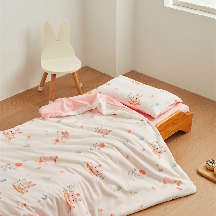 91家纺网 家纺一手货源 找家纺 艾佳宝贝 2025新款A类全棉多功能可拆卸儿童盖毯四季被子 春日游玩