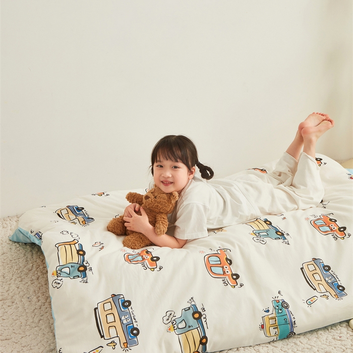 91家纺网 家纺一手货源 找家纺 艾佳宝贝 2025新款A类全棉多功能可拆卸儿童盖毯四季被子 巴士汽车