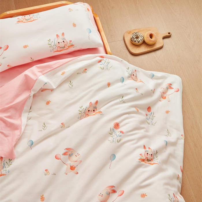 91家纺网 家纺一手货源 找家纺 艾佳宝贝 2025新款A类全棉多功能可拆卸儿童盖毯四季被子 春日游玩