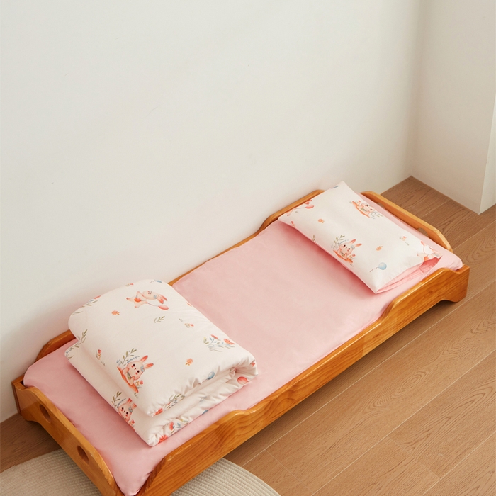 91家纺网 家纺一手货源 找家纺 艾佳宝贝 2025新款A类全棉多功能可拆卸儿童盖毯四季被子 春日游玩