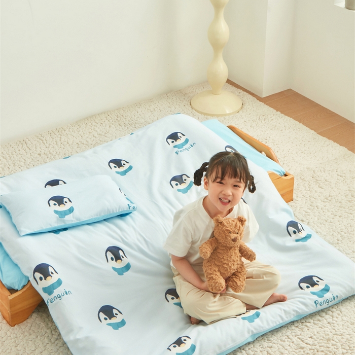91家纺网 家纺一手货源 找家纺 艾佳宝贝 2025新款A类全棉多功能可拆卸儿童盖毯四季被子 乖萌小企鹅