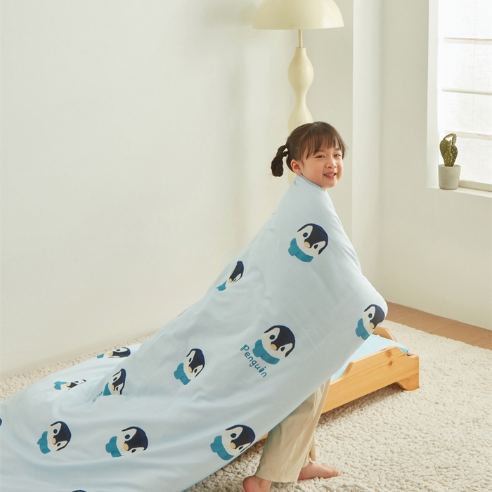 91家纺网 家纺一手货源 找家纺 艾佳宝贝 2025新款A类全棉多功能可拆卸儿童盖毯四季被子 乖萌小企鹅