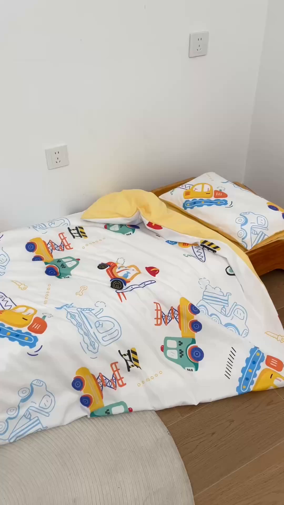 91家纺网 家纺一手货源 找家纺 艾佳宝贝 2025新款A类全棉多功能可拆卸儿童盖毯四季被子 工程小车