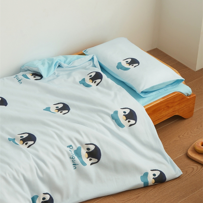 91家纺网 家纺一手货源 找家纺 艾佳宝贝 2025新款A类全棉多功能可拆卸儿童盖毯四季被子 乖萌小企鹅