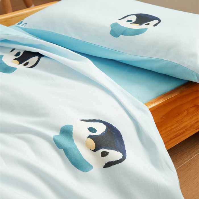 91家纺网 家纺一手货源 找家纺 艾佳宝贝 2025新款A类全棉多功能可拆卸儿童盖毯四季被子 乖萌小企鹅