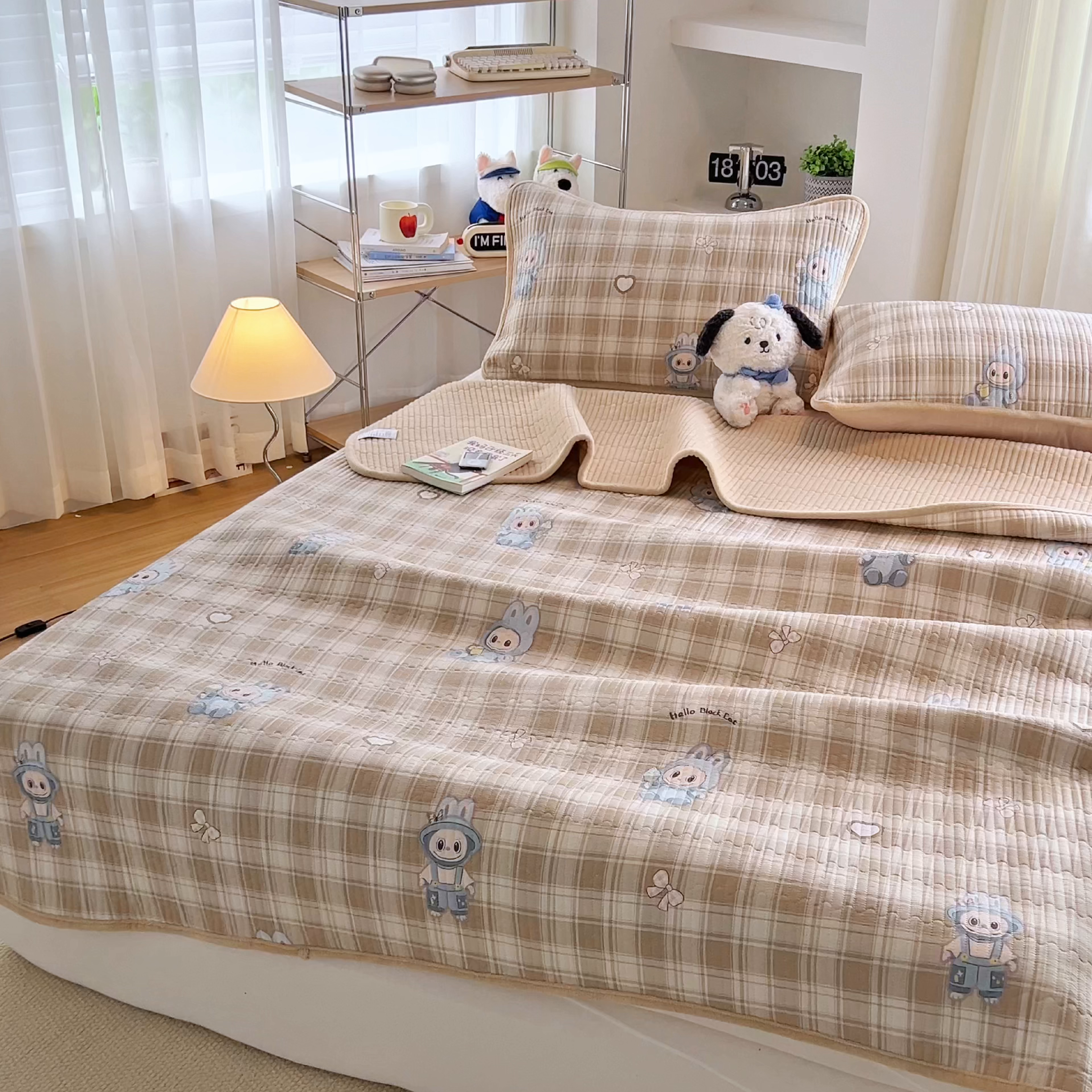 91家纺网 家纺一手货源 找家纺 小叮当家纺仓储工厂店 2025新款A版全棉B版牛奶绒床盖系列单床盖床盖单件 拉布兔兔（A棉B绒）