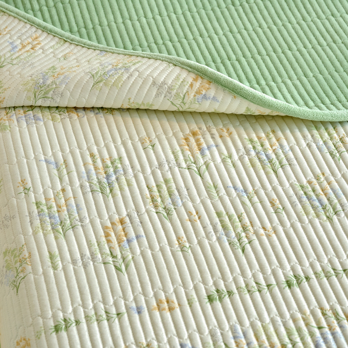 91家纺网 家纺一手货源 找家纺 小叮当家纺仓储工厂店 2025新款A版全棉B版牛奶绒床盖系列单床盖床盖单件 丛草集（A棉B绒）