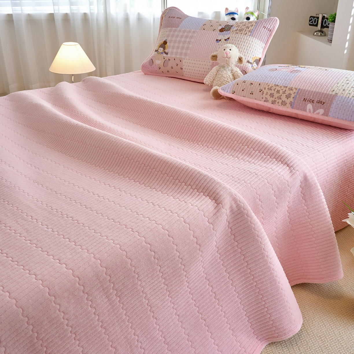 91家纺网 家纺一手货源 找家纺 小叮当家纺仓储工厂店 2025新款A版全棉B版牛奶绒床盖系列单床盖床盖单件 丹麦女孩（A面B绒）