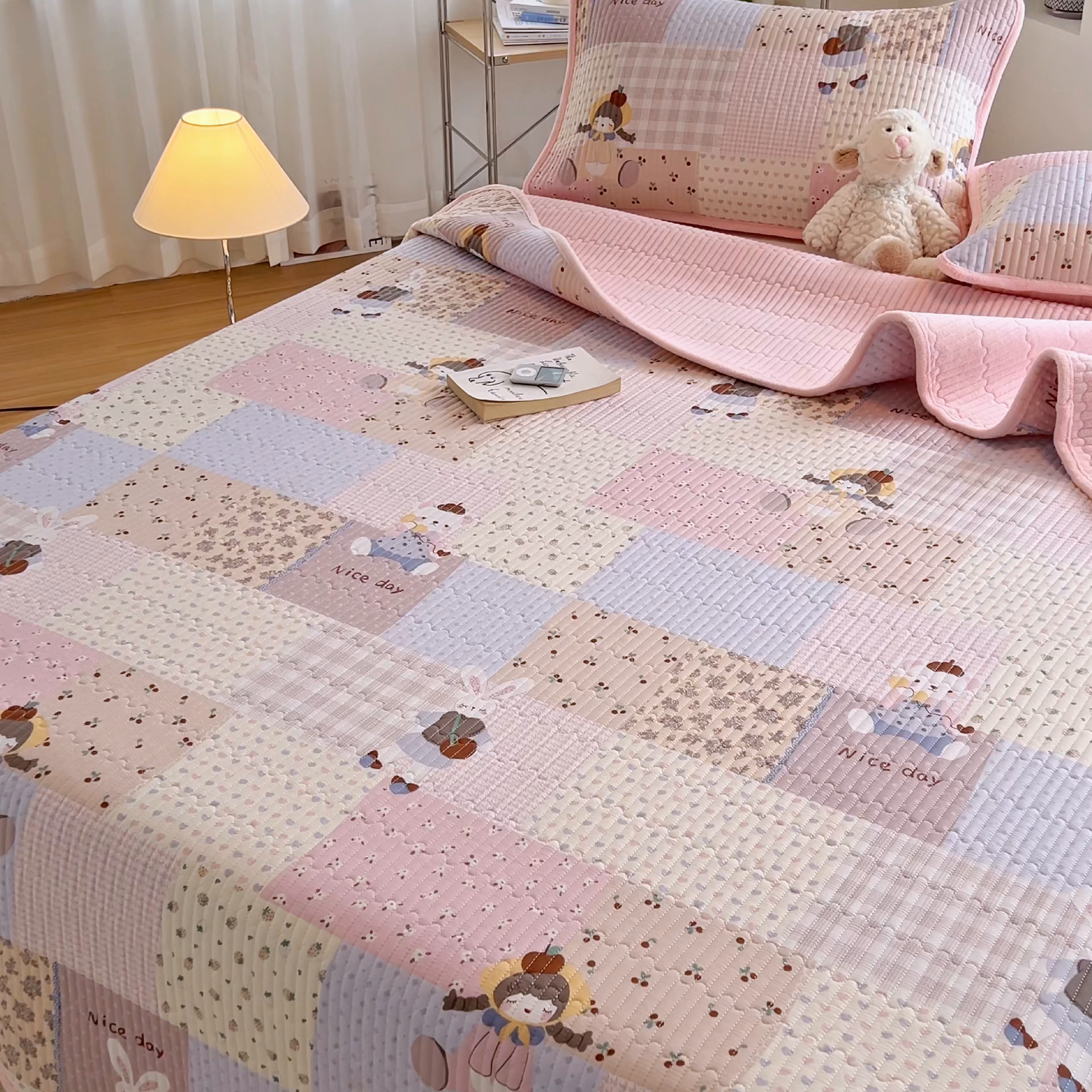 91家纺网 家纺一手货源 找家纺 小叮当家纺仓储工厂店 2025新款A版全棉B版牛奶绒床盖系列单床盖床盖单件 丹麦女孩（A面B绒）