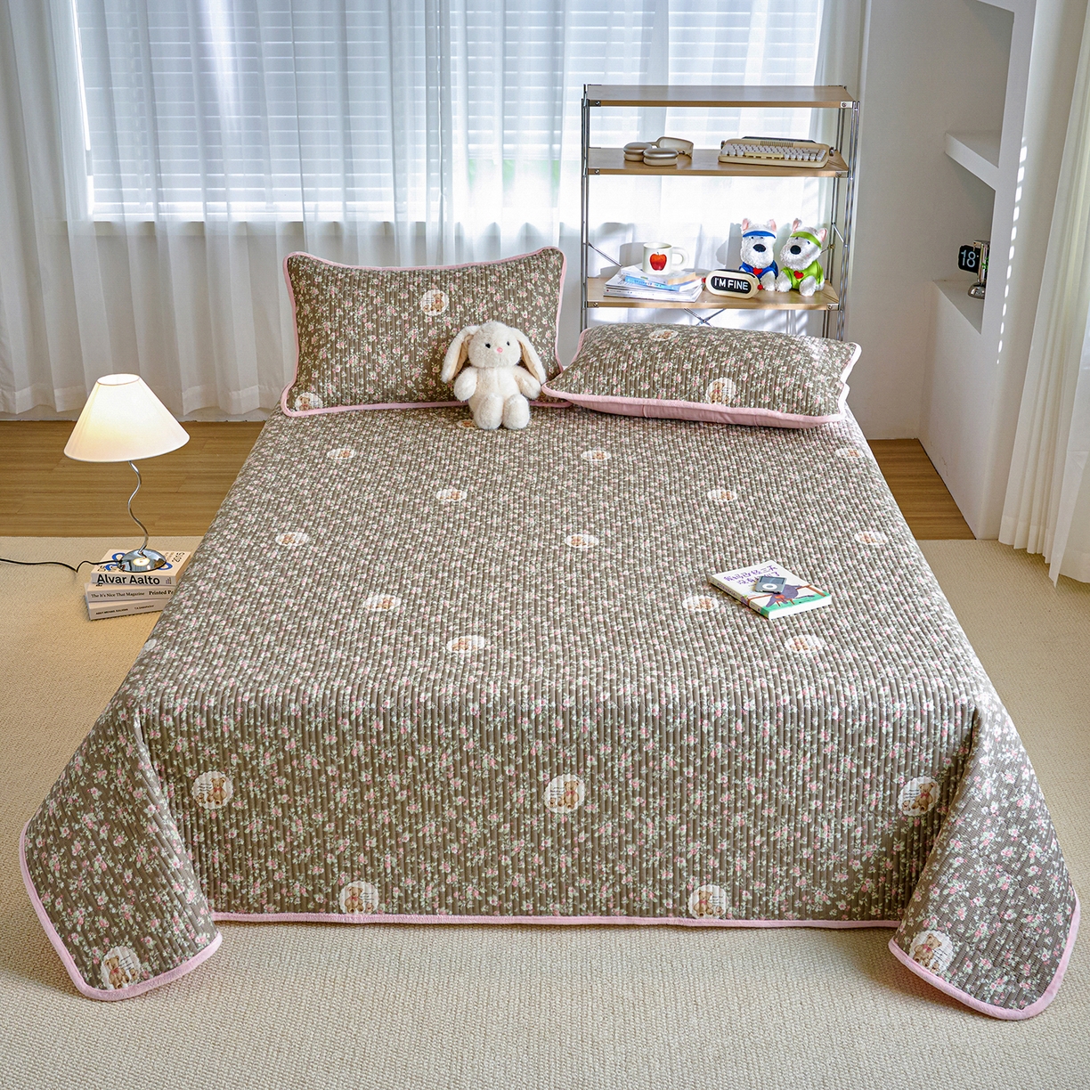 91家纺网 家纺一手货源 找家纺 小叮当家纺仓储工厂店 2025新款A版全棉B版牛奶绒床盖系列单床盖床盖单件 繁华小熊（A棉B绒）