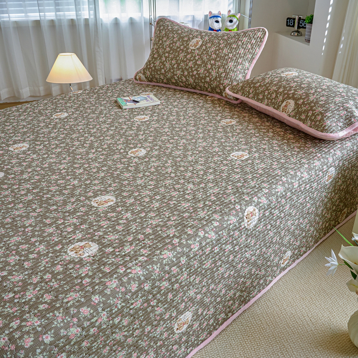 91家纺网 家纺一手货源 找家纺 小叮当家纺仓储工厂店 2025新款A版全棉B版牛奶绒床盖系列单床盖床盖单件 繁华小熊（A棉B绒）