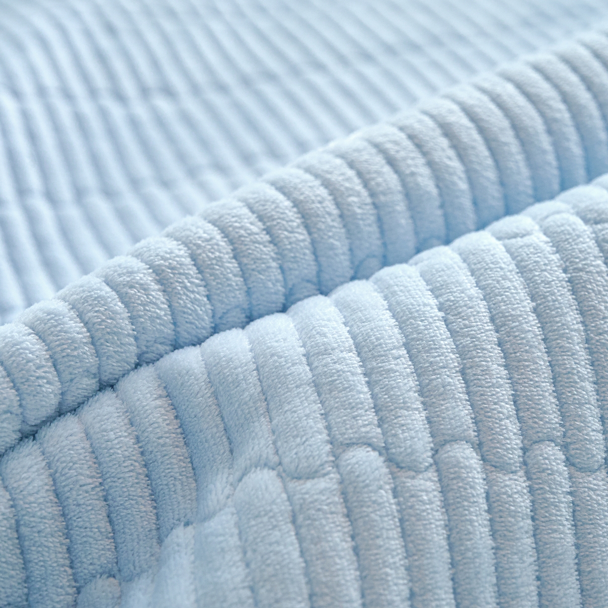 91家纺网 家纺一手货源 找家纺 小叮当家纺仓储工厂店 2025新款A版全棉B版牛奶绒床盖系列单床盖床盖单件 蓝格童话（A棉B绒）