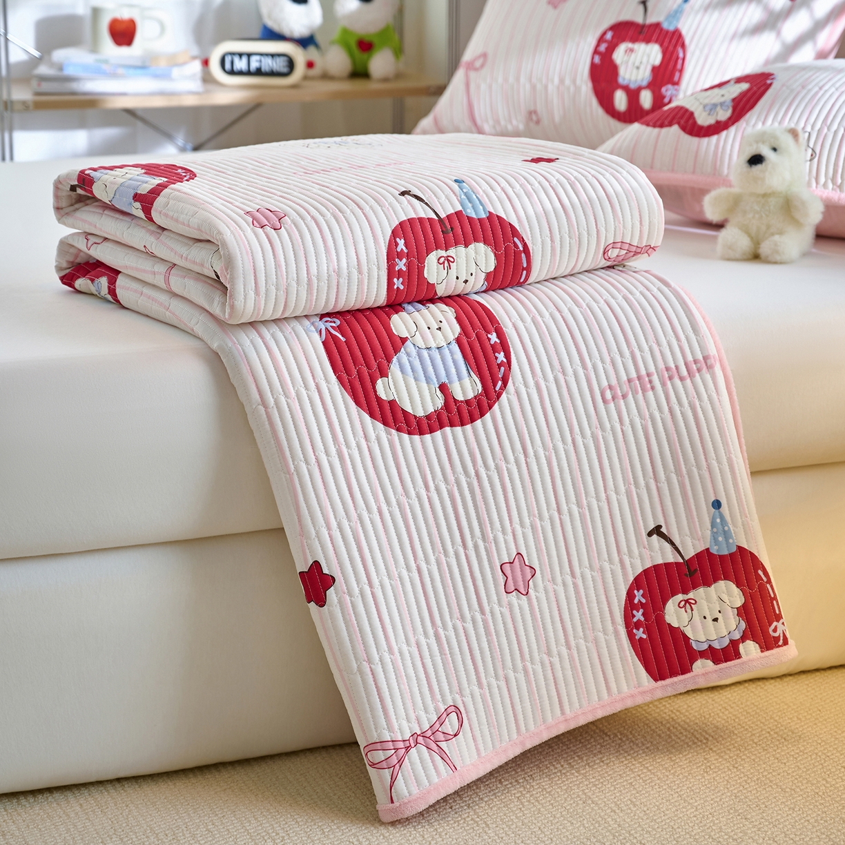 91家纺网 家纺一手货源 找家纺 小叮当家纺仓储工厂店 2025新款A版全棉B版牛奶绒床盖系列单床盖床盖单件 甜心苹果派对（A棉B绒）