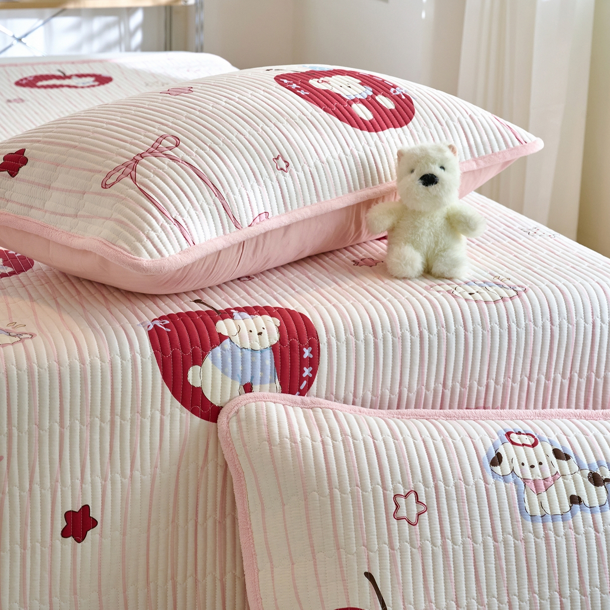 91家纺网 家纺一手货源 找家纺 小叮当家纺仓储工厂店 2025新款A版全棉B版牛奶绒床盖系列单床盖床盖单件 甜心苹果派对（A棉B绒）