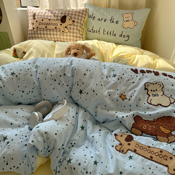 91家纺网 家纺一手货源 找家纺 澜妃 2025新款萌萌哒卡通毛巾绣四件套系列一 三只小腊肠