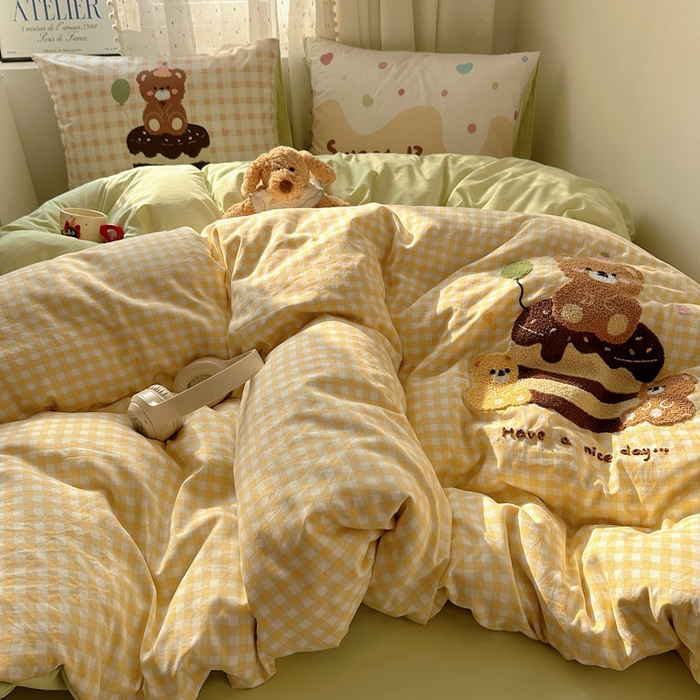 91家纺网 家纺一手货源 找家纺 澜妃 2025新款萌萌哒卡通毛巾绣四件套系列一 巧克力蛋糕熊