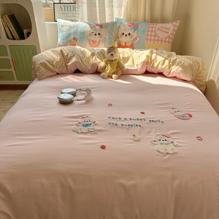 91家纺网 家纺一手货源 找家纺 澜妃 2025新款萌萌哒卡通毛巾绣四件套系列一 小狗仔party