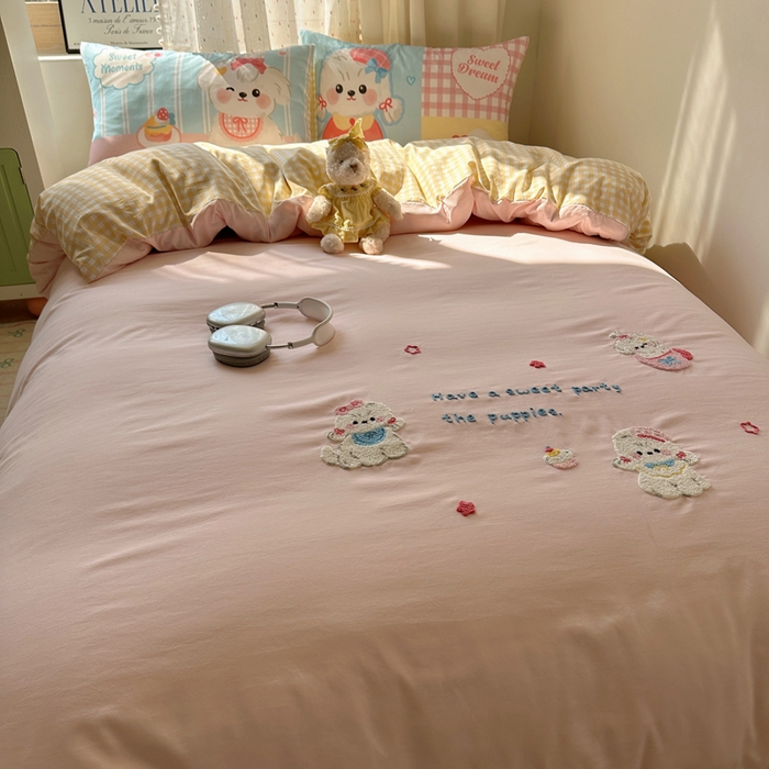 91家纺网 家纺一手货源 找家纺 澜妃 2025新款萌萌哒卡通毛巾绣四件套系列一 小狗仔party