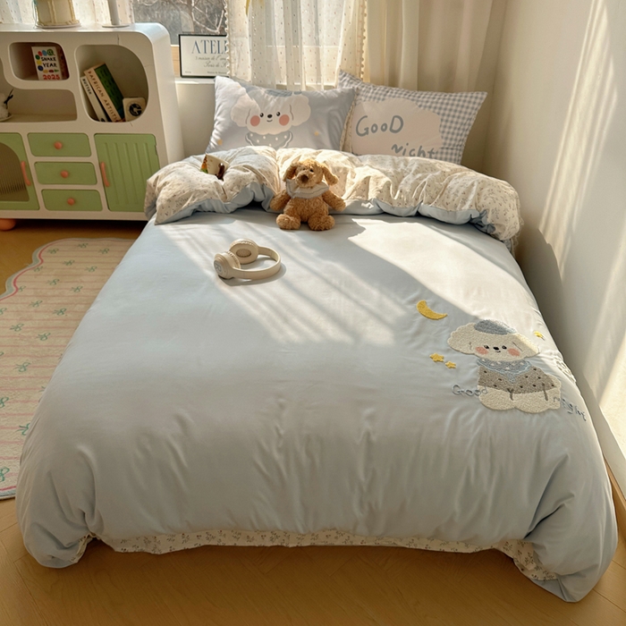 91家纺网 家纺一手货源 找家纺 澜妃 2025新款萌萌哒卡通毛巾绣四件套系列一 晚安月亮小狗